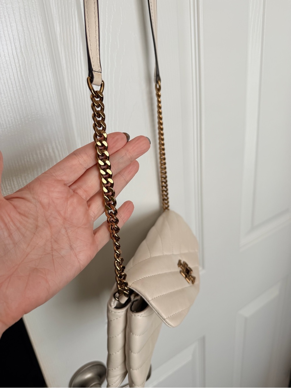 Tory Burch double T Chevron Quilted Kira chain Bag โ Cream with Gold Hardware - Picture 7 of 15